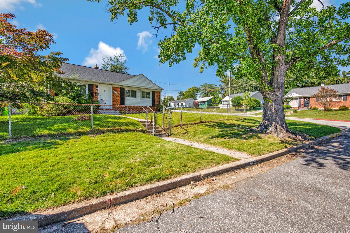 6929 Halleck St Property Photo 4