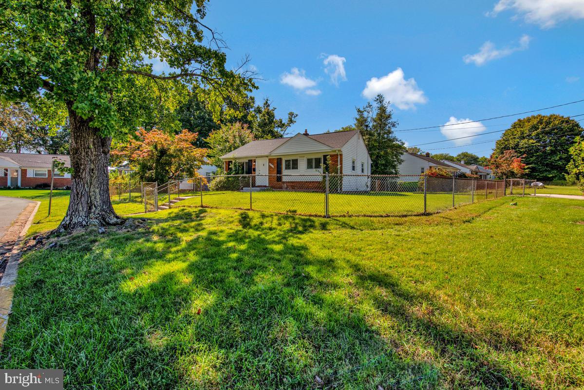 6929 Halleck St Property Photo 6