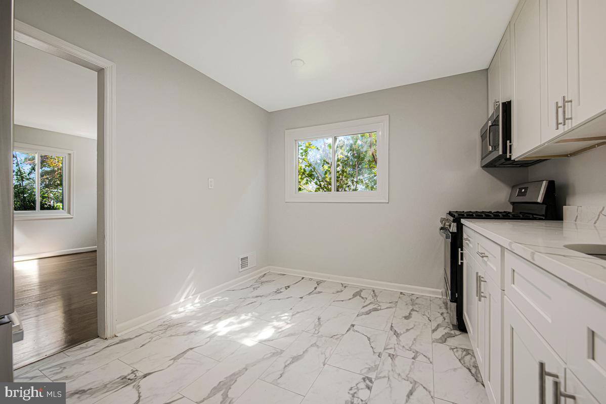 6929 Halleck St Property Photo 14