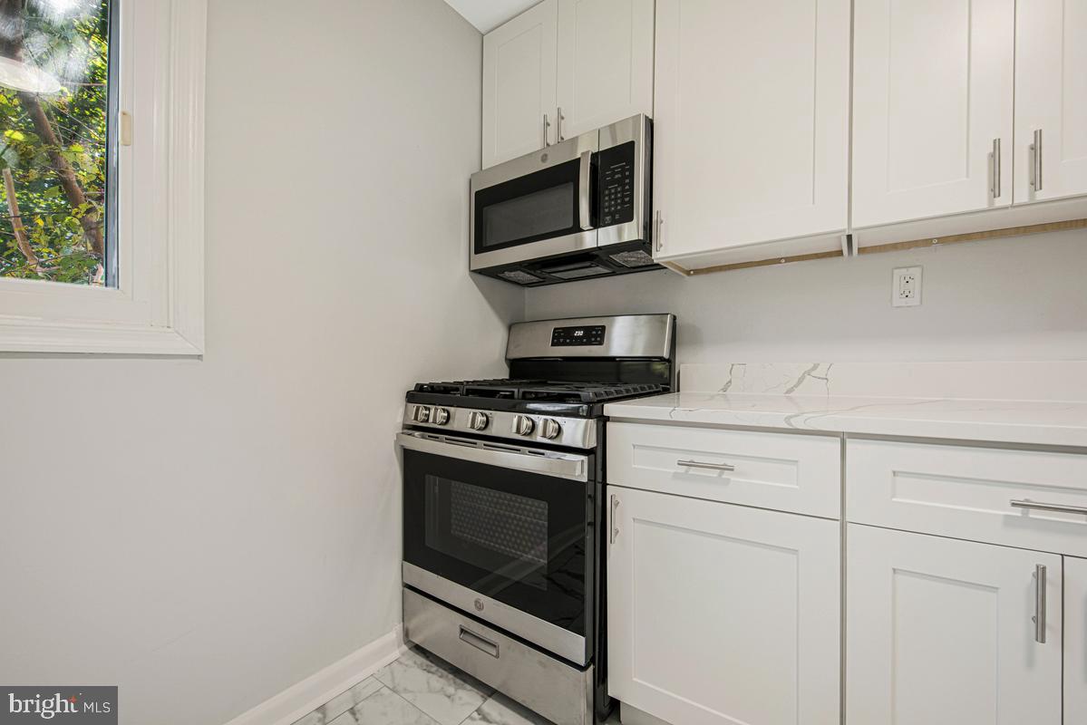 6929 Halleck St Property Photo 15