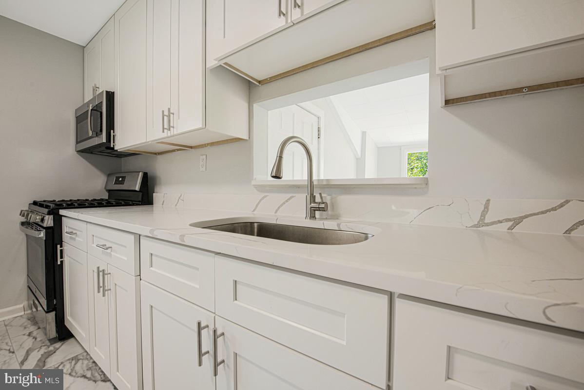 6929 Halleck St Property Photo 16