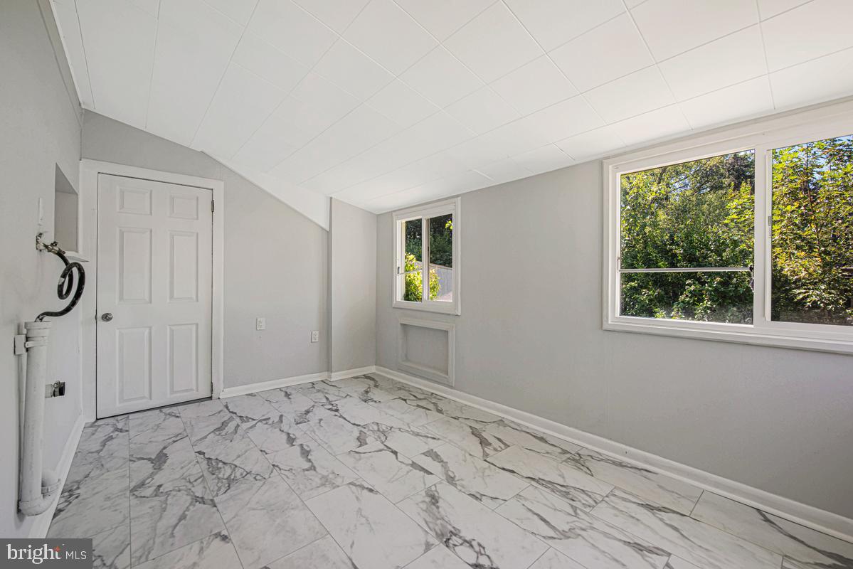 6929 Halleck St Property Photo 16