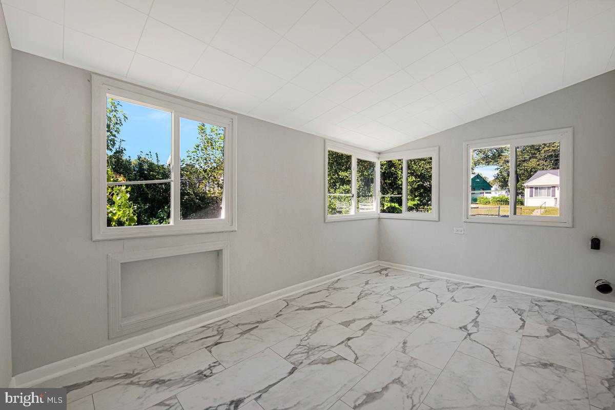6929 Halleck St Property Photo 18