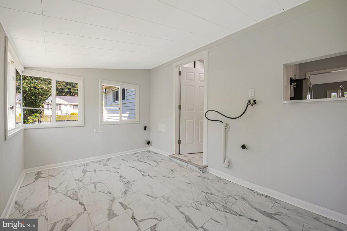 6929 Halleck St Property Photo 19