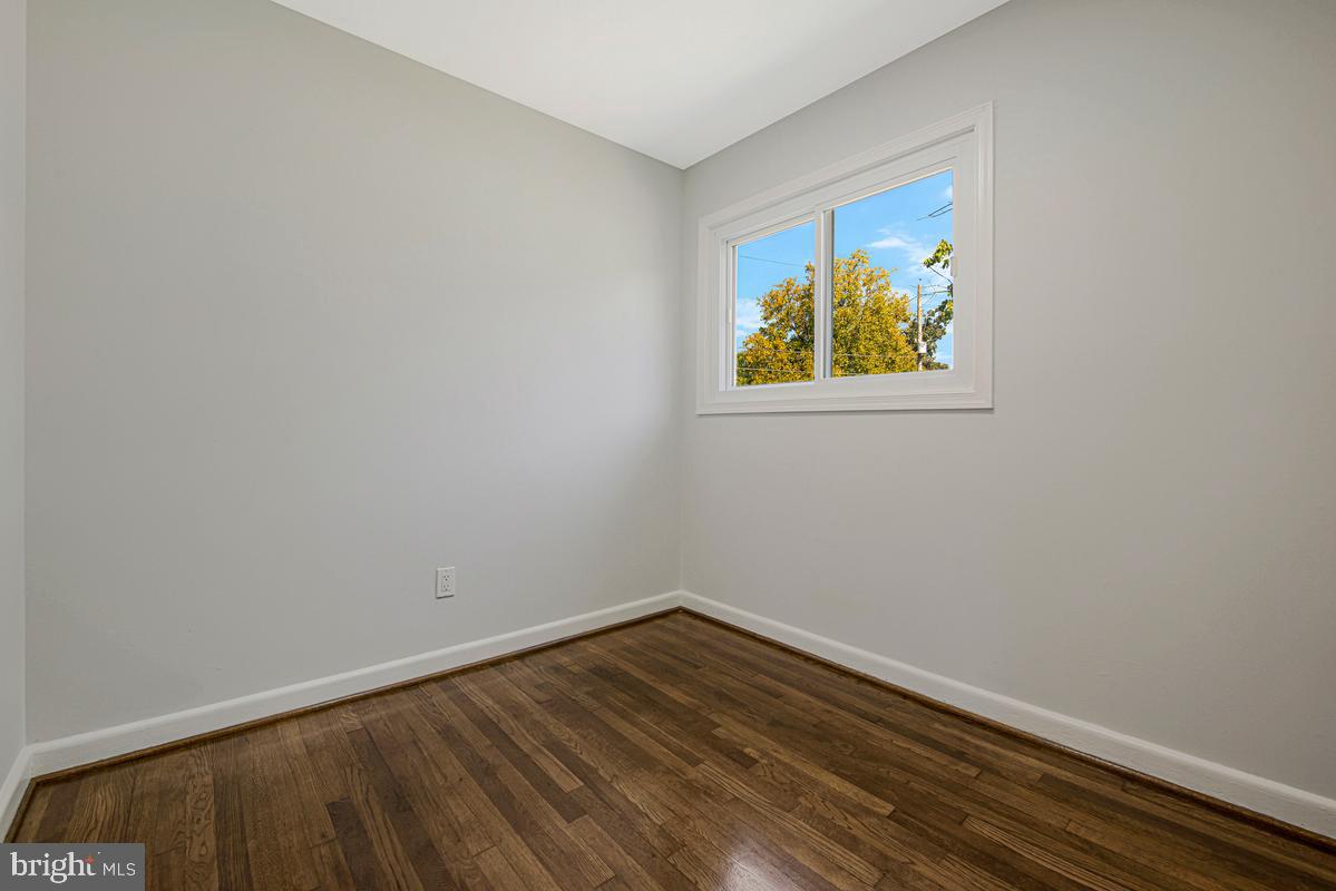 6929 Halleck St Property Photo 22