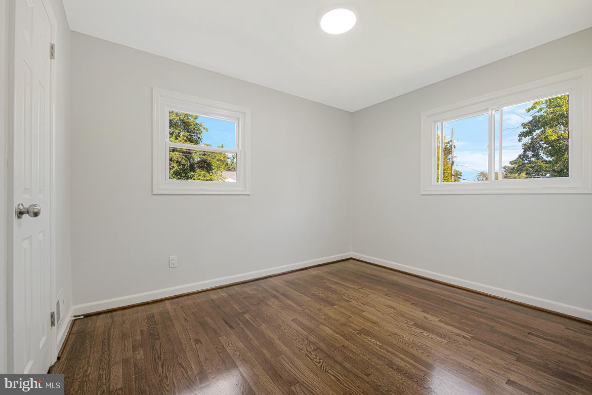 6929 Halleck St Property Photo 22