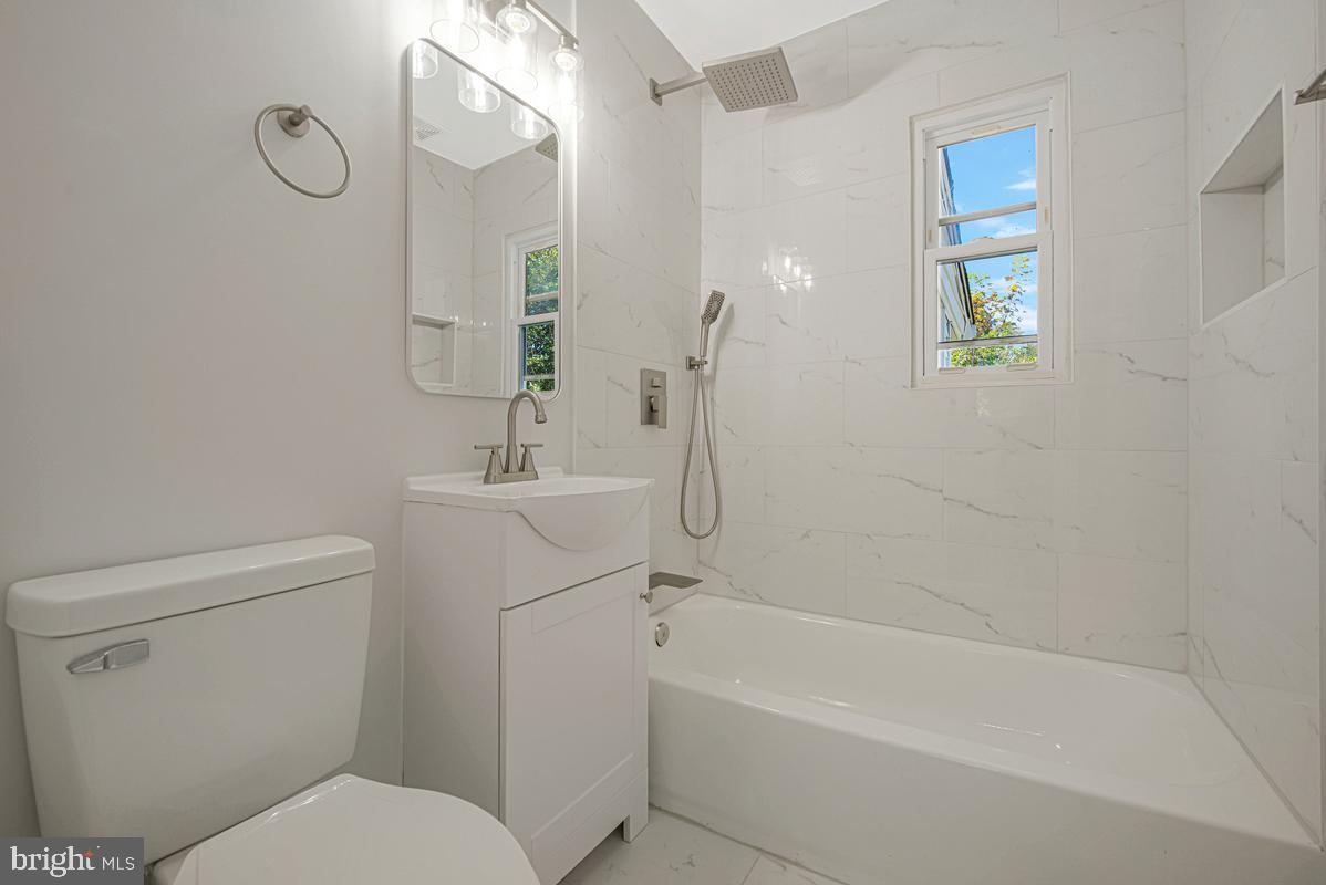 6929 Halleck St Property Photo 24