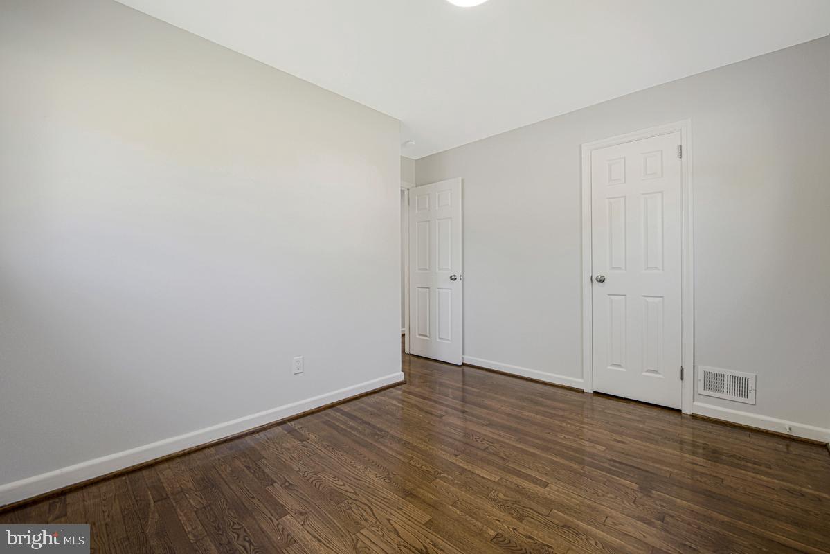 6929 Halleck St Property Photo 25