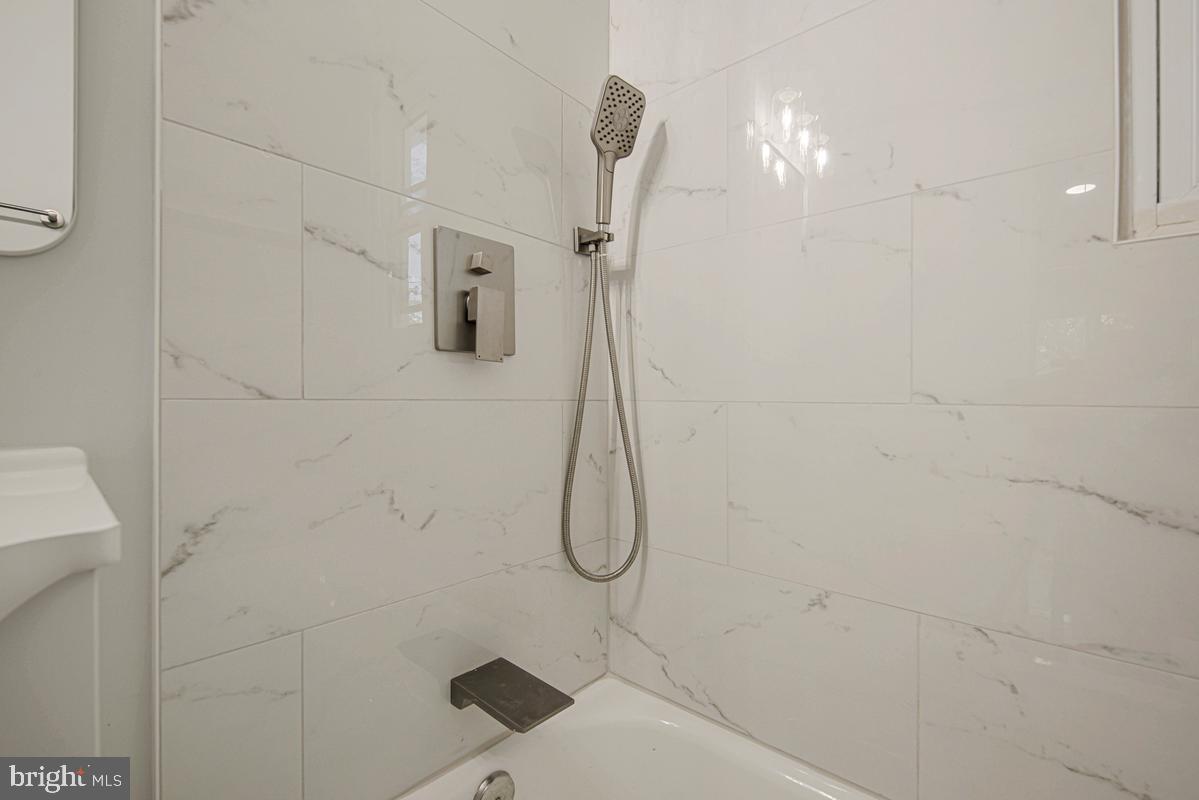6929 Halleck St Property Photo 25