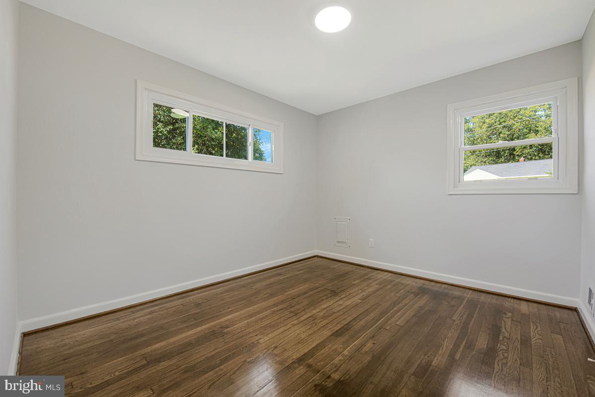 6929 Halleck St Property Photo 26