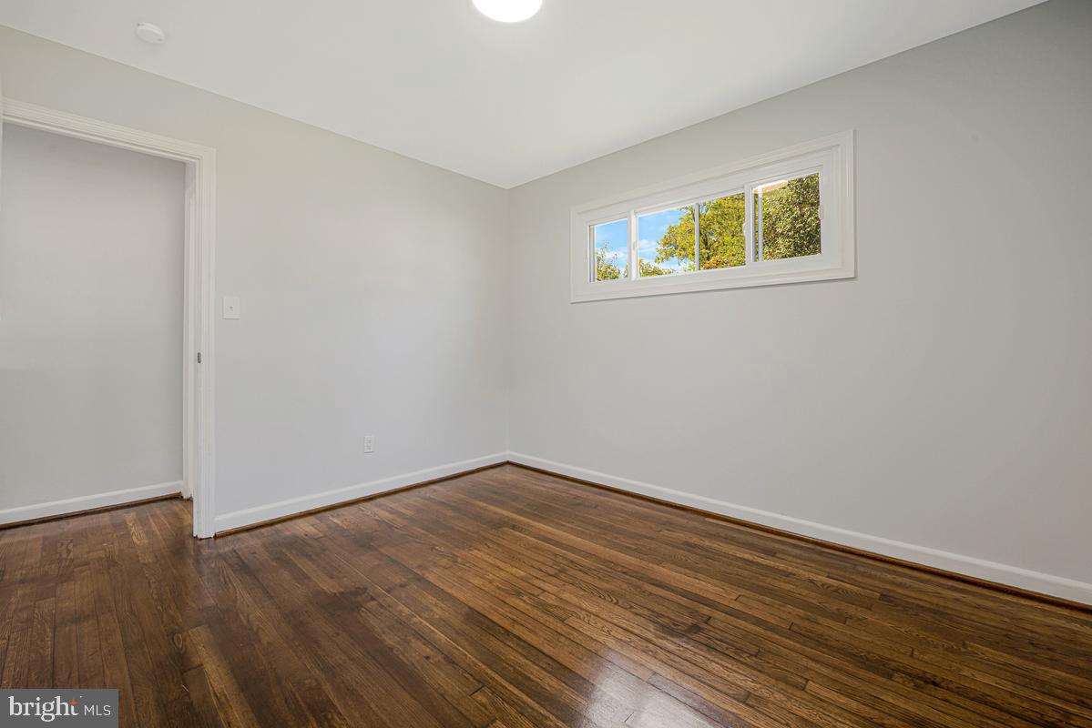 6929 Halleck St Property Photo 28
