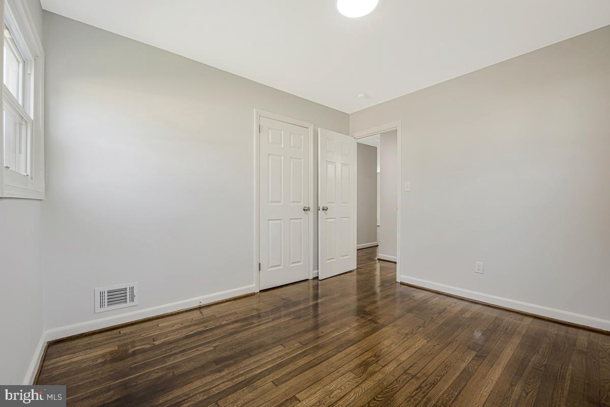 6929 Halleck St Property Photo 29