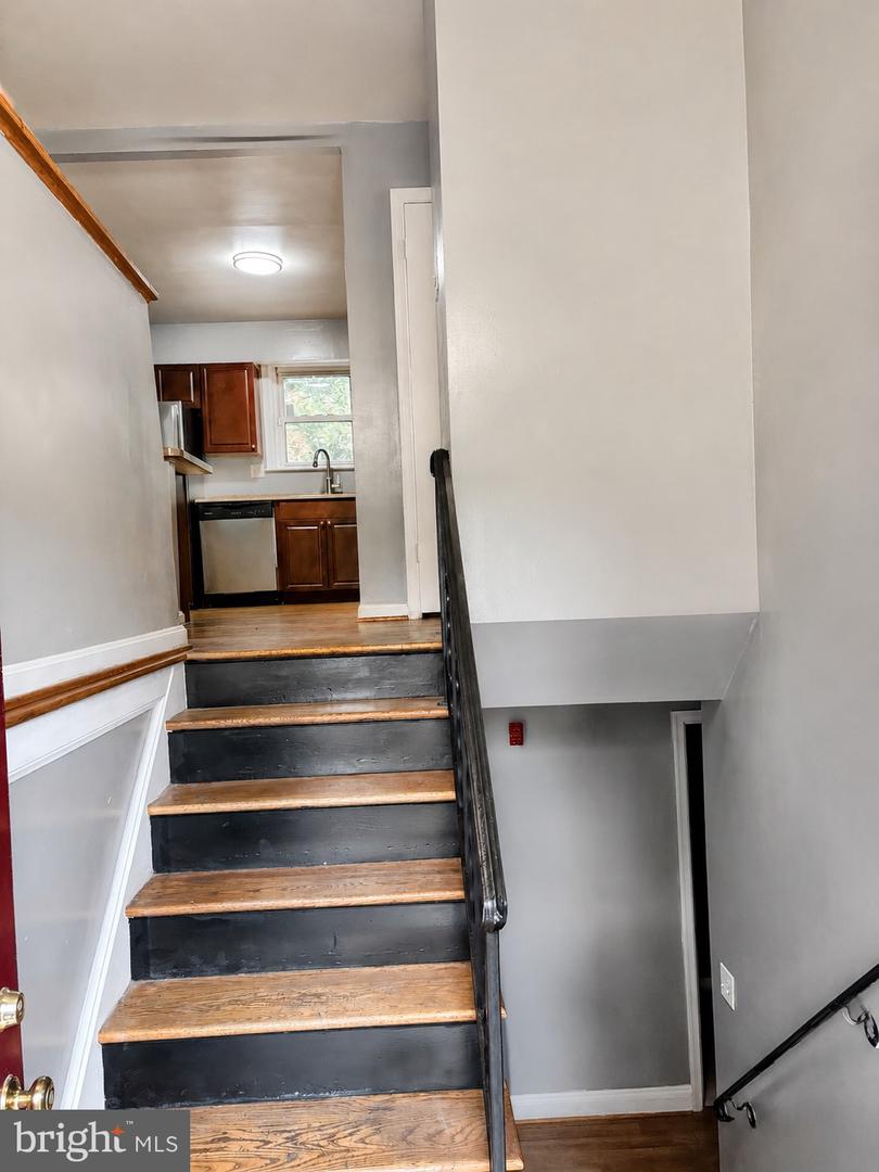 5203 Larwin Ter Property Photo 2