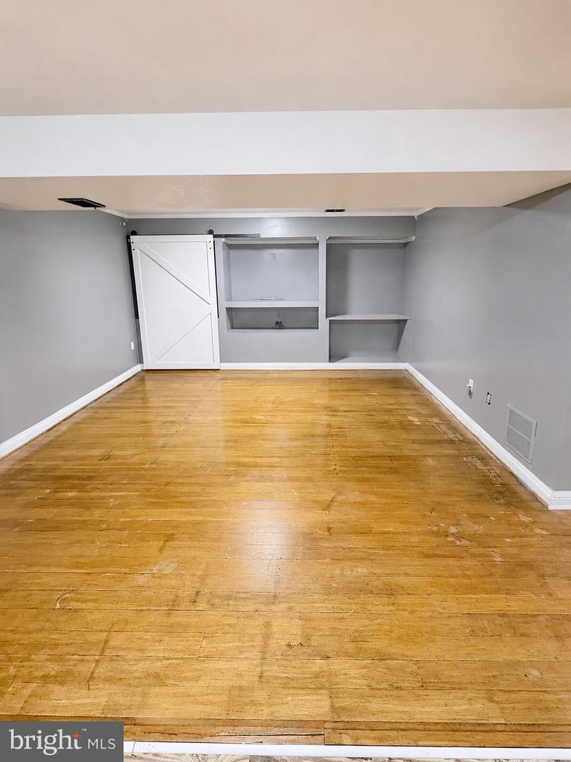 5203 Larwin Ter Property Photo 14