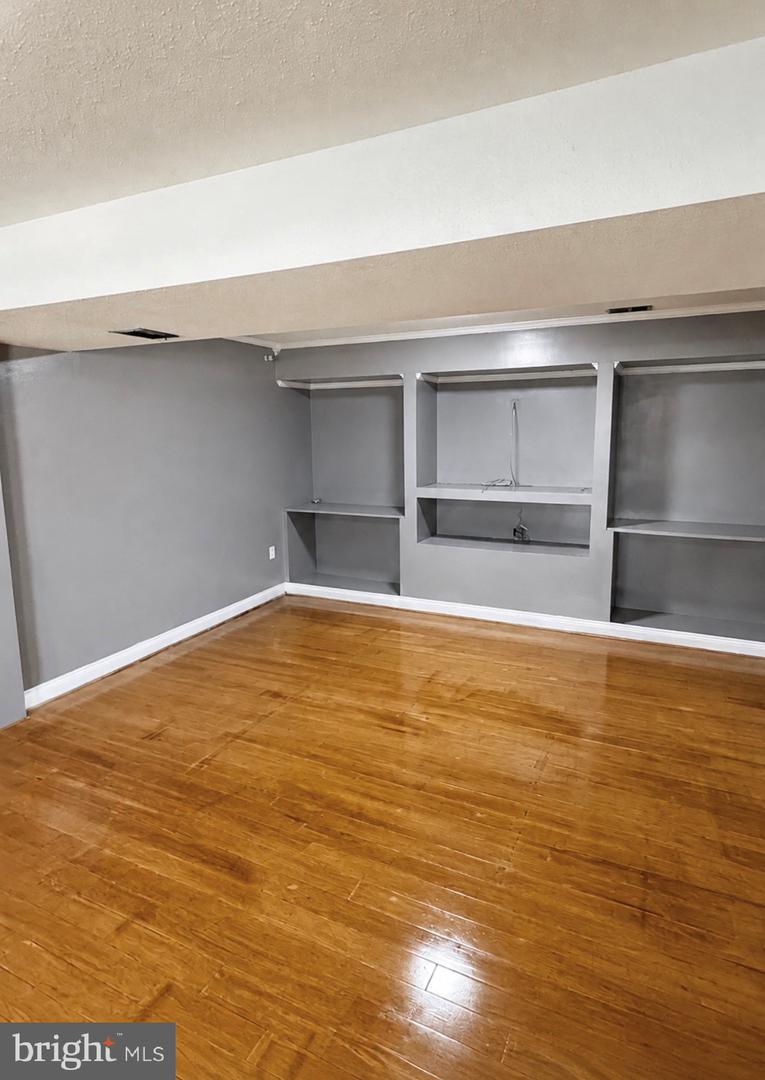 5203 Larwin Ter Property Photo 15