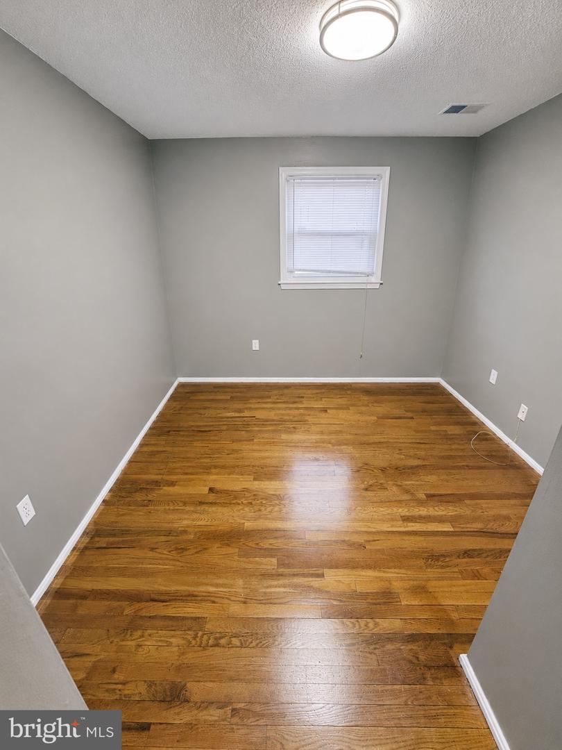 5203 Larwin Ter Property Photo 16
