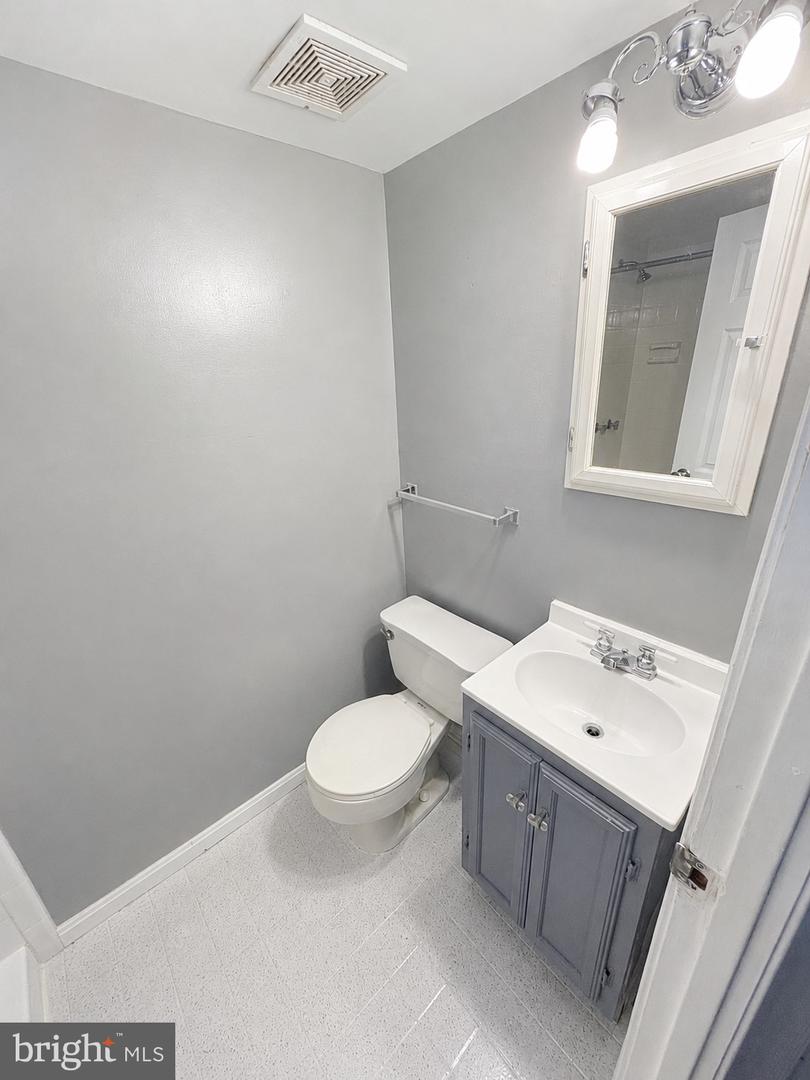 5203 Larwin Ter Property Photo 17