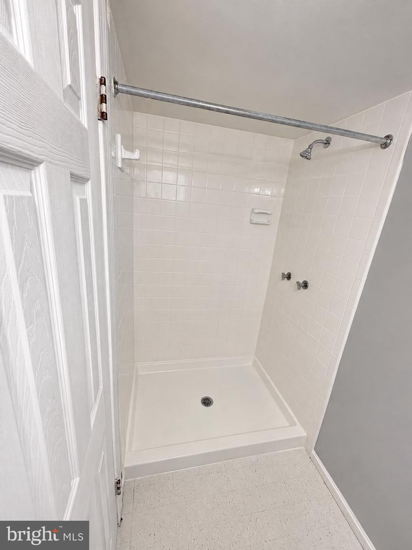 5203 Larwin Ter Property Photo 18