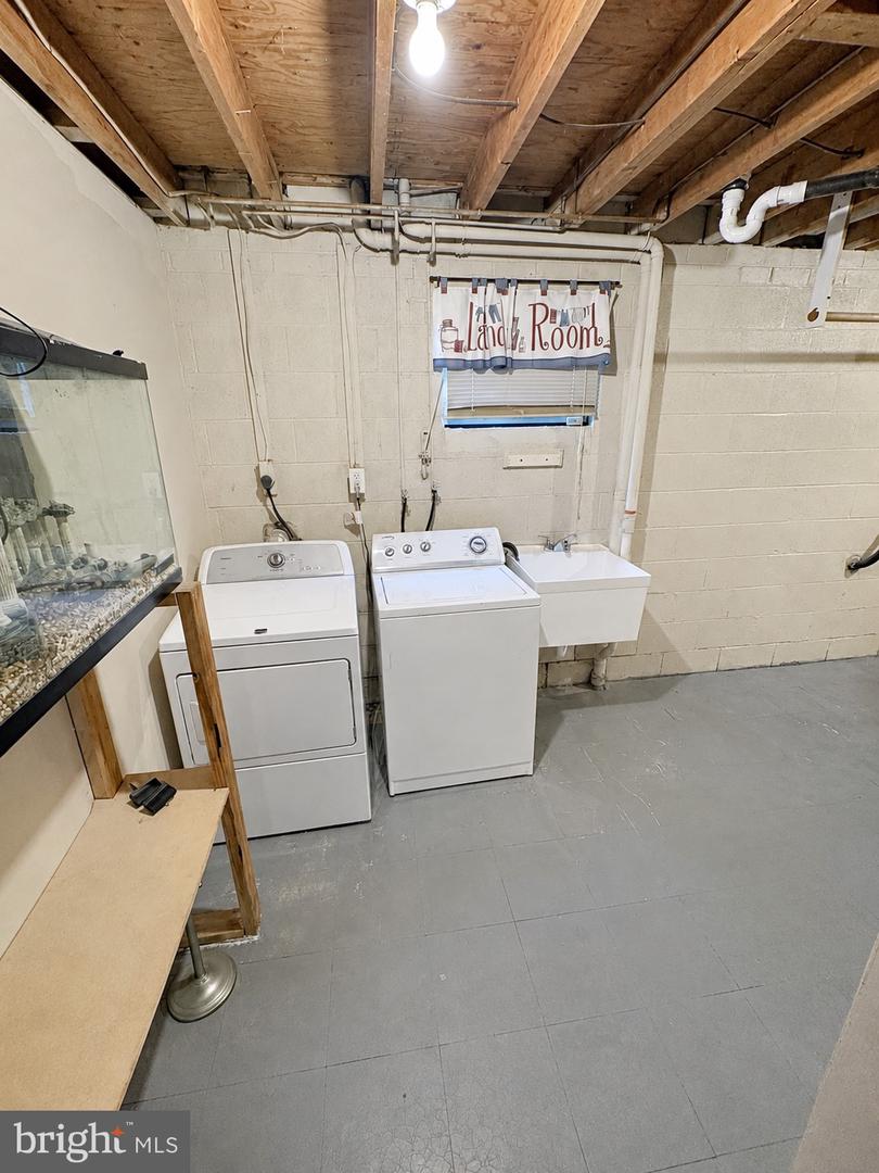 5203 Larwin Ter Property Photo 21