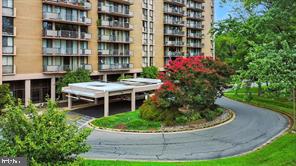6100 Westchester Park Dr #t-4 Property Photo 2