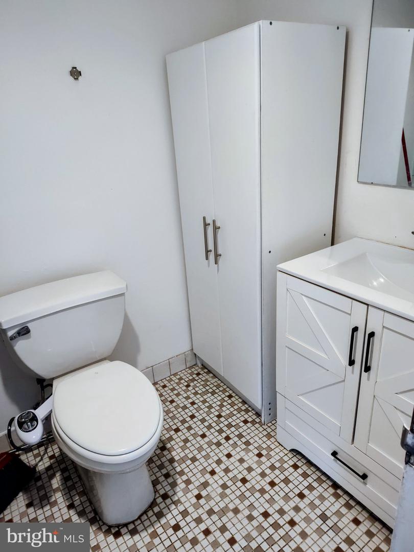 6100 Westchester Park Dr #t-4 Property Photo 11