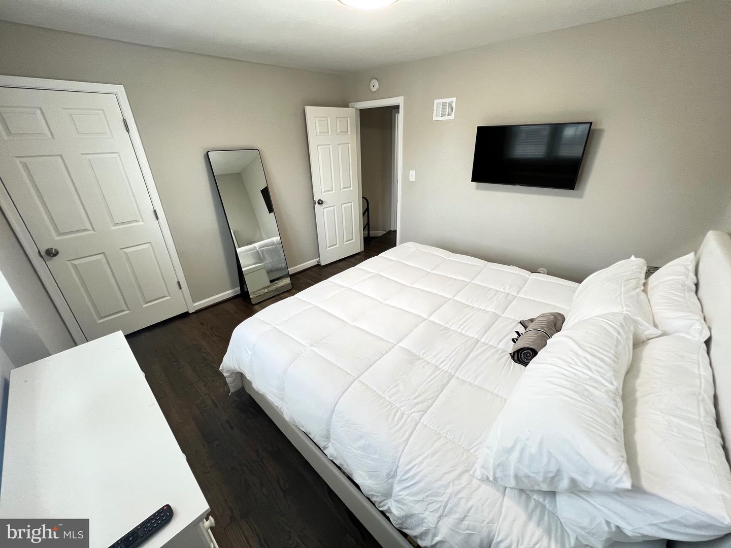 2803 Iverson St Property Photo 12