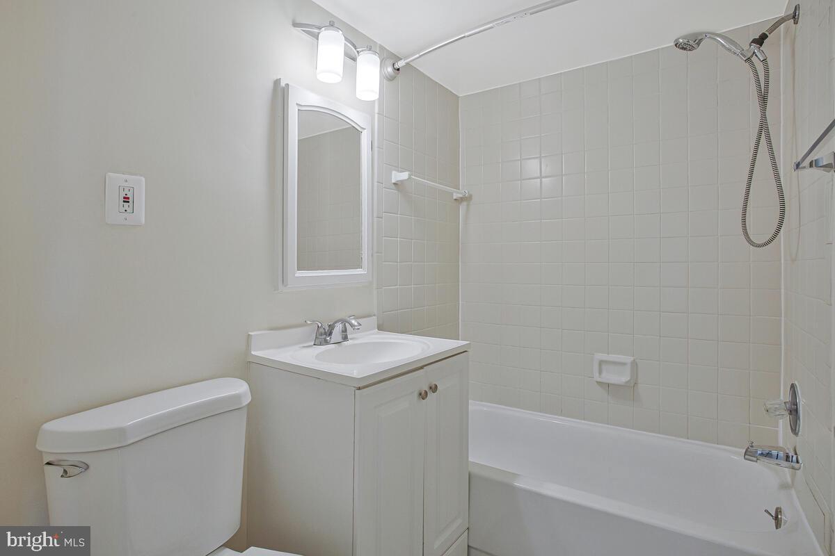 3823 Hamilton St #b-204 Property Photo 15
