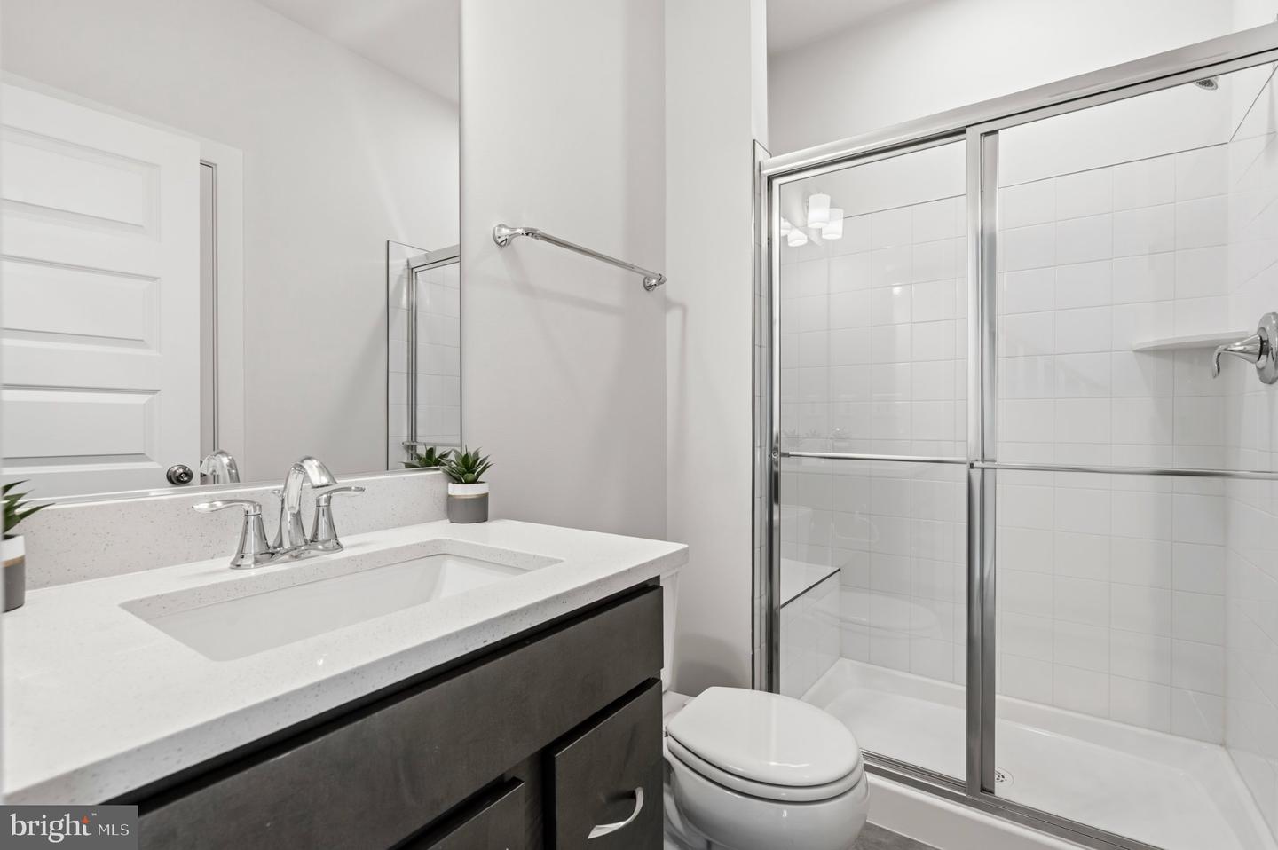 16007 Hyde Park Pl Property Photo 7