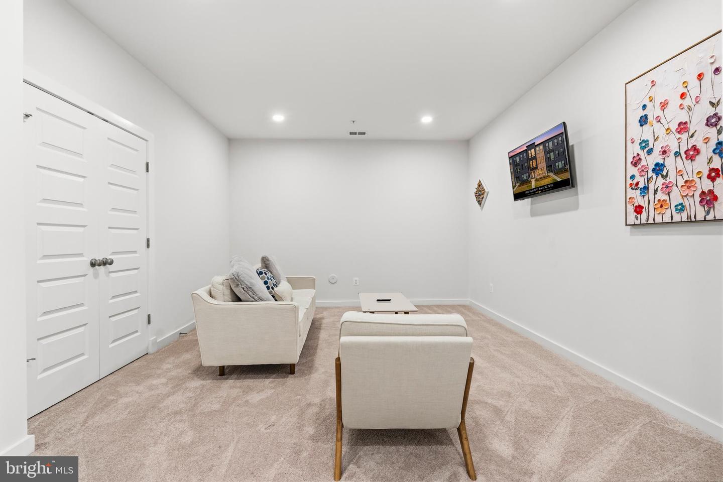 16007 Hyde Park Pl Property Photo 12