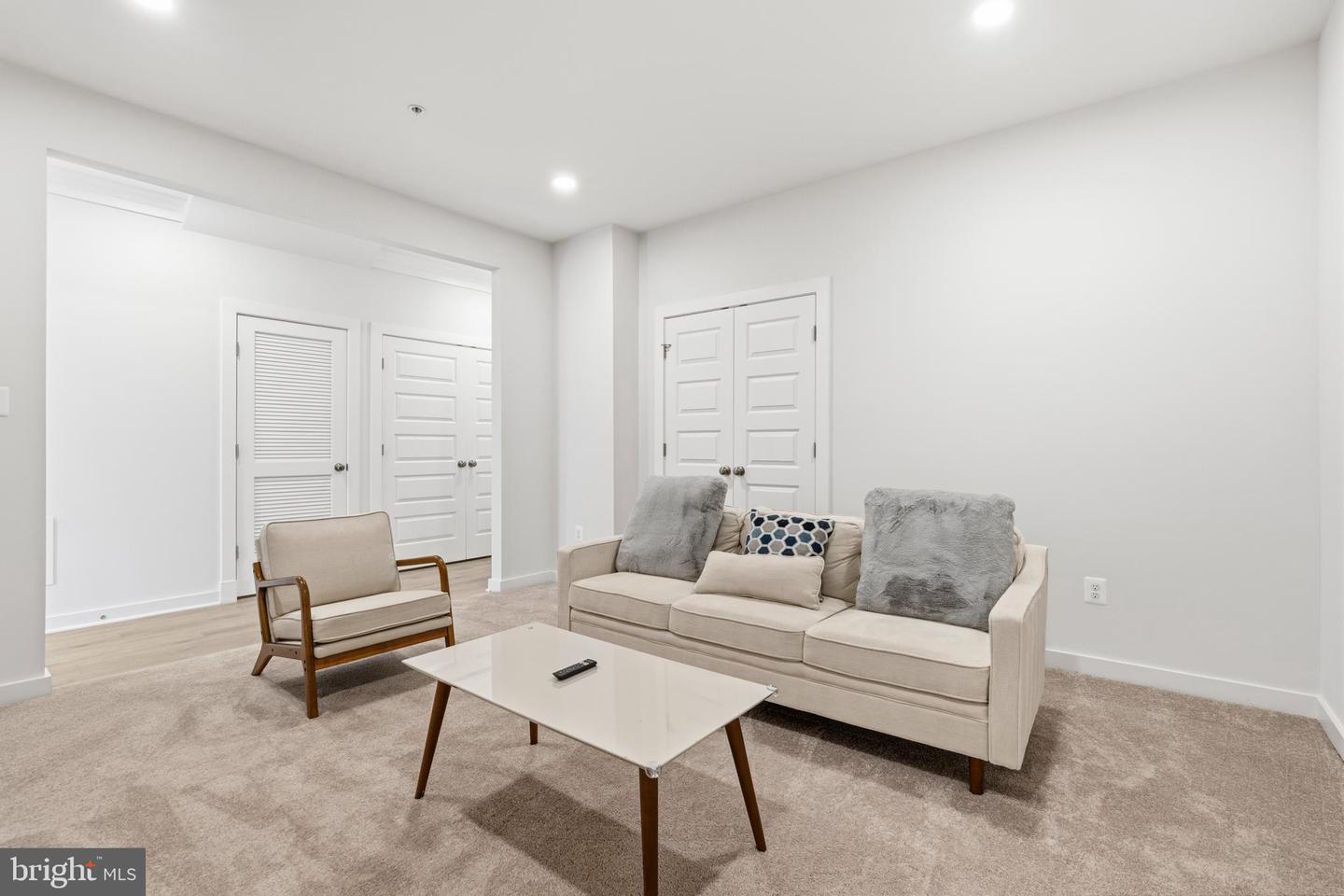 16007 Hyde Park Pl Property Photo 14