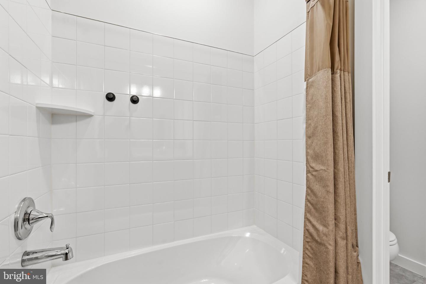 16007 Hyde Park Pl Property Photo 38