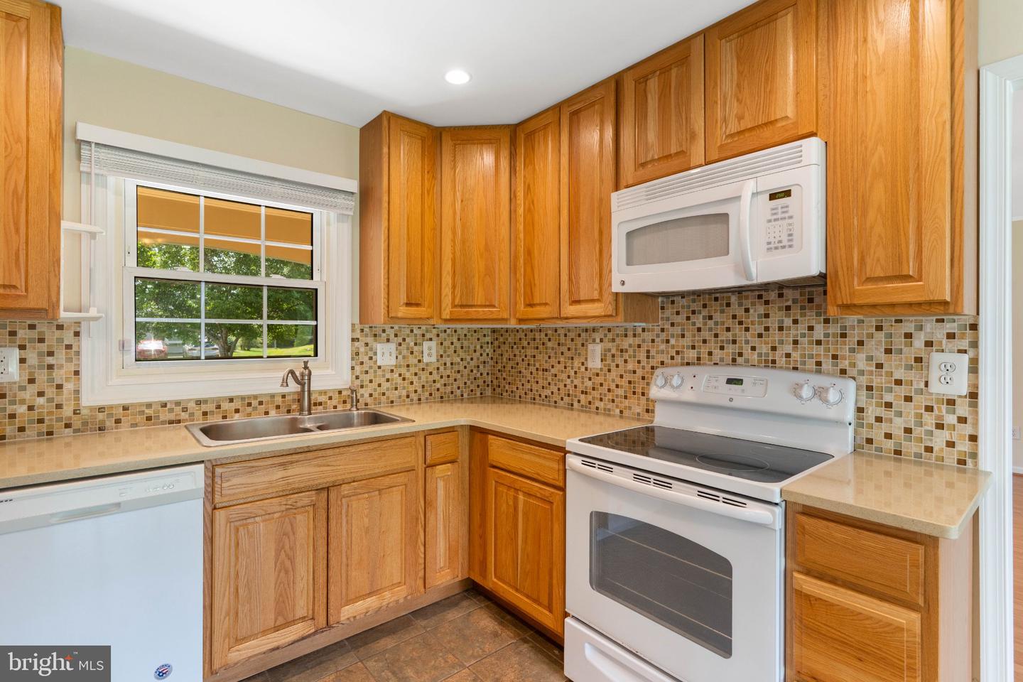 4819 Riverton Ln Property Photo 4