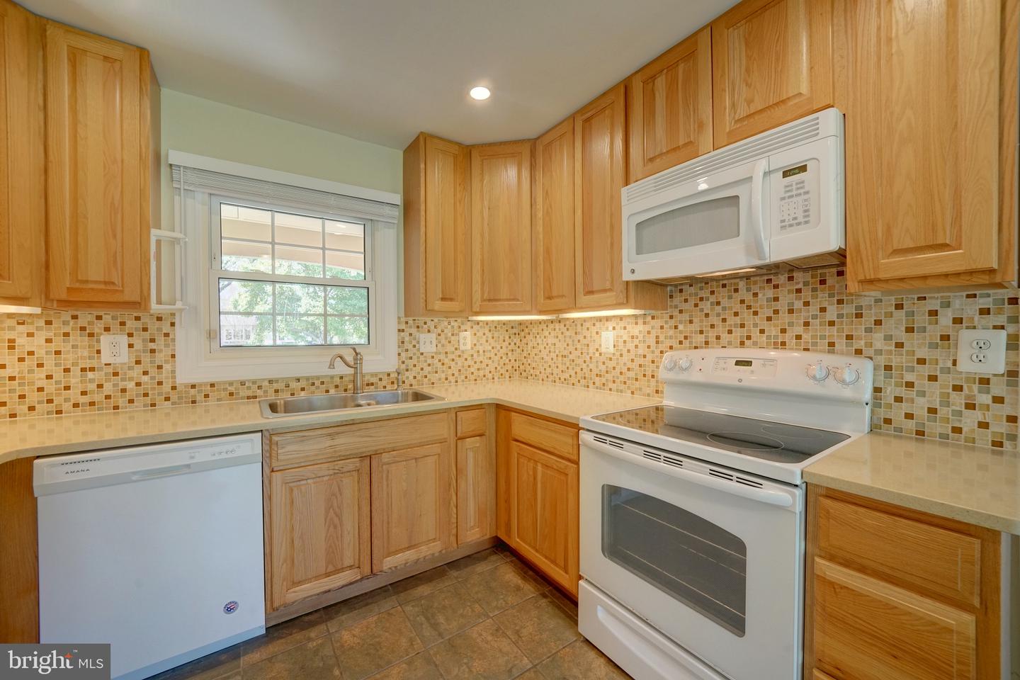 4819 Riverton Ln Property Photo 4