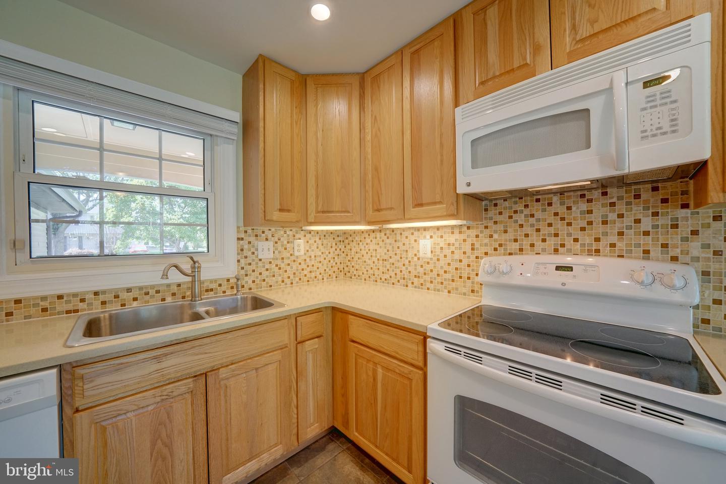 4819 Riverton Ln Property Photo 9