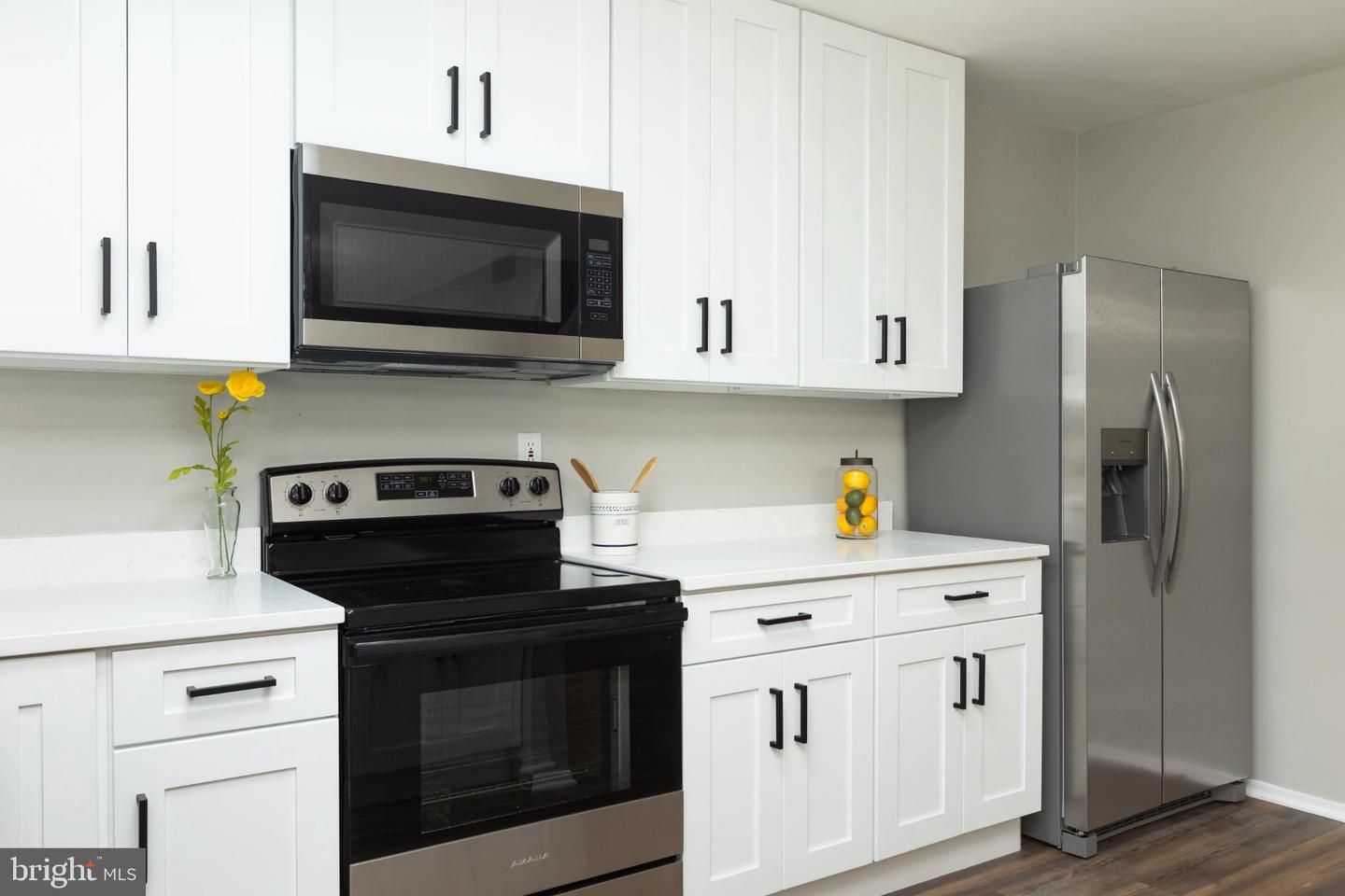 7619 Swan Ter Property Photo 5