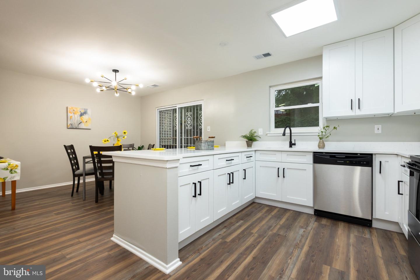 7619 Swan Ter Property Photo 6