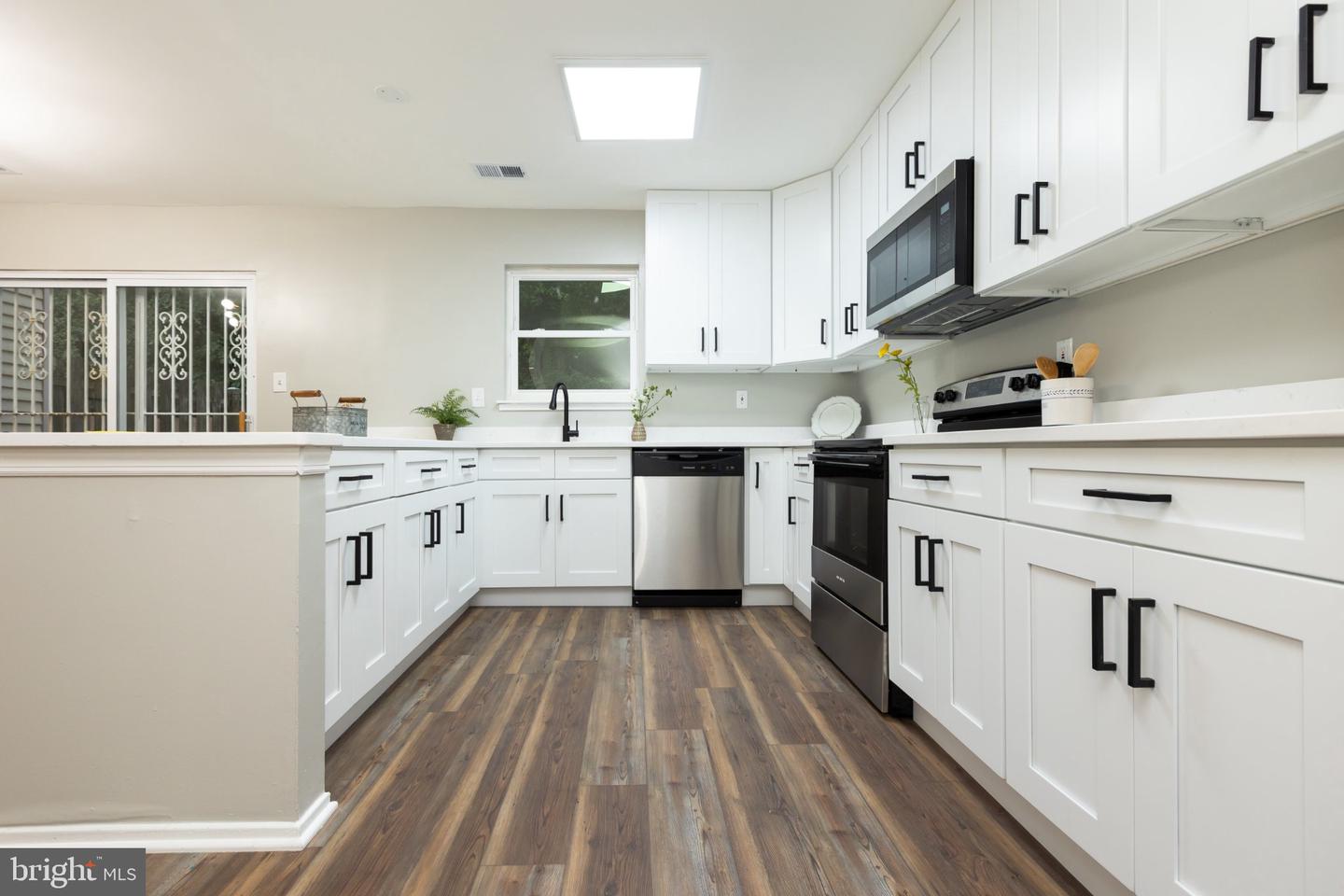 7619 Swan Ter Property Photo 9