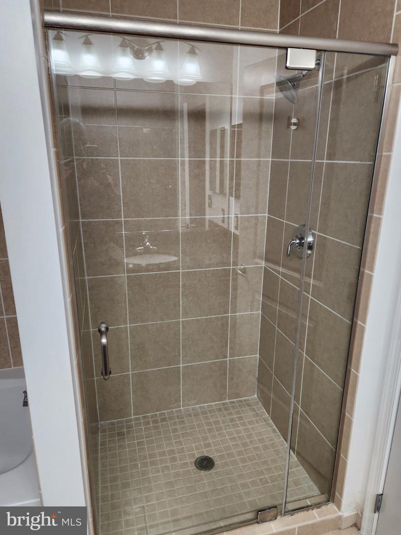 155 Potomac Psge #202 Property Photo 18