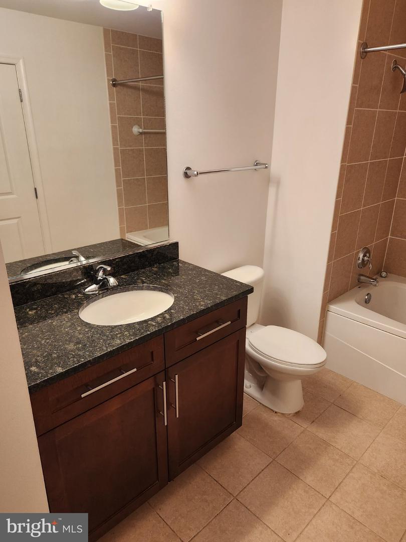 155 Potomac Psge #202 Property Photo 26