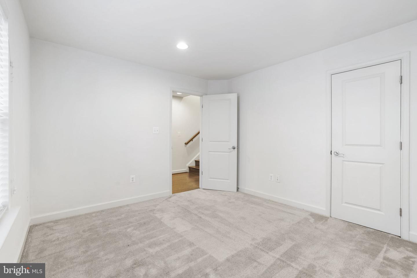 9811 Wood Glen Ter Property Photo 5