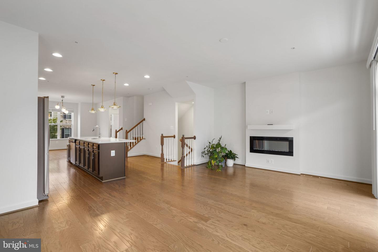 9811 Wood Glen Ter Property Photo 7