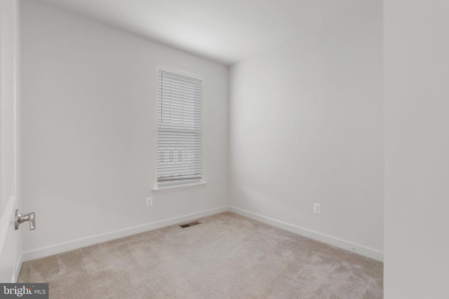 9811 Wood Glen Ter Property Photo 32