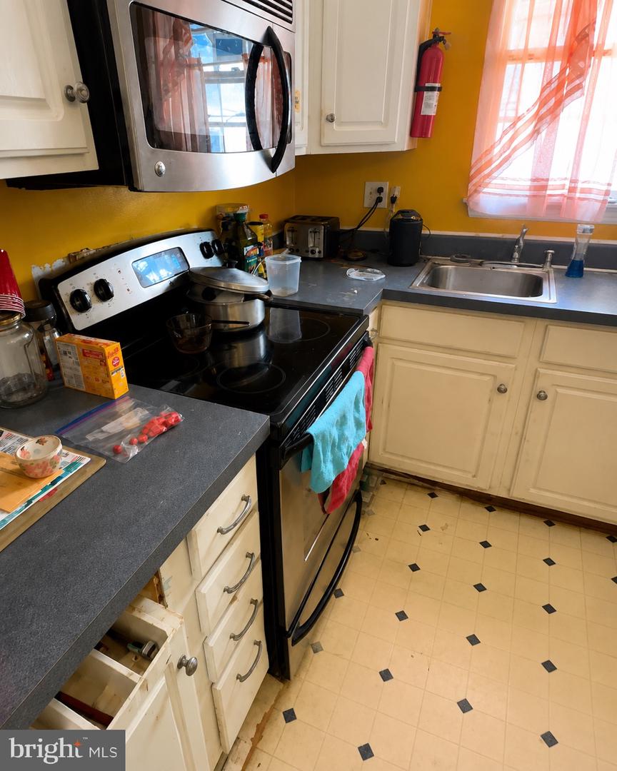 3409 Delancey St Property Photo 2