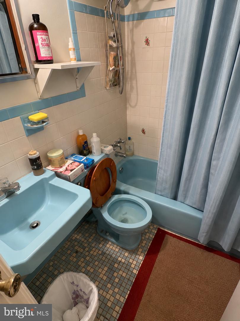 3409 Delancey St Property Photo 8