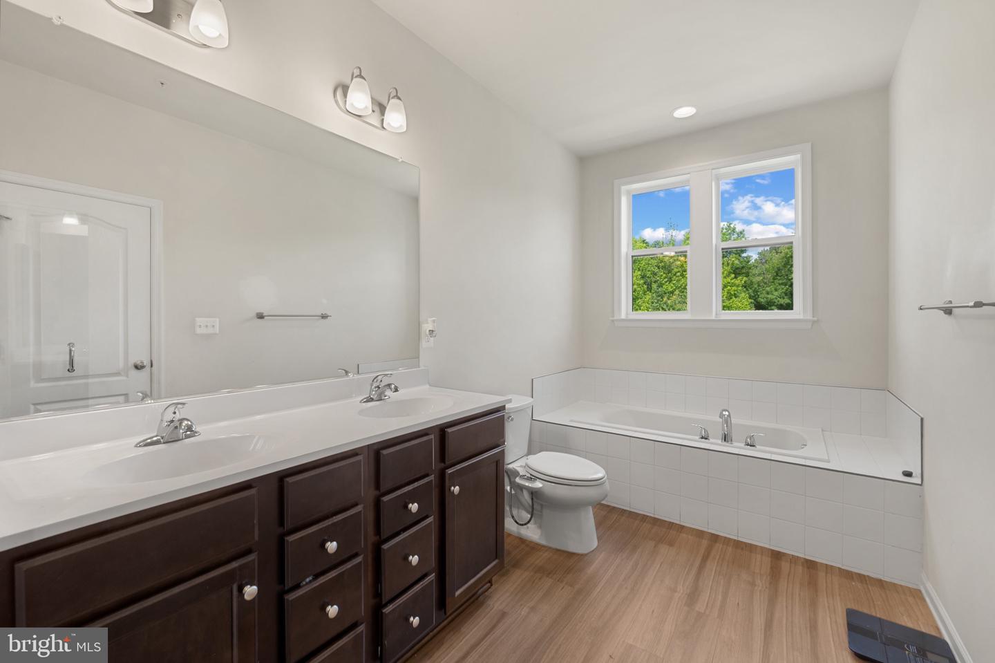 4922 Vista Glen Ln Property Photo 23