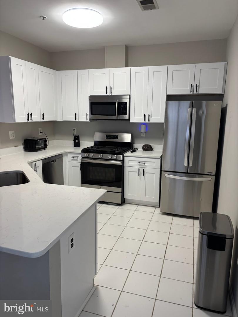 15613 Everglade Ln #g101 Property Photo 8