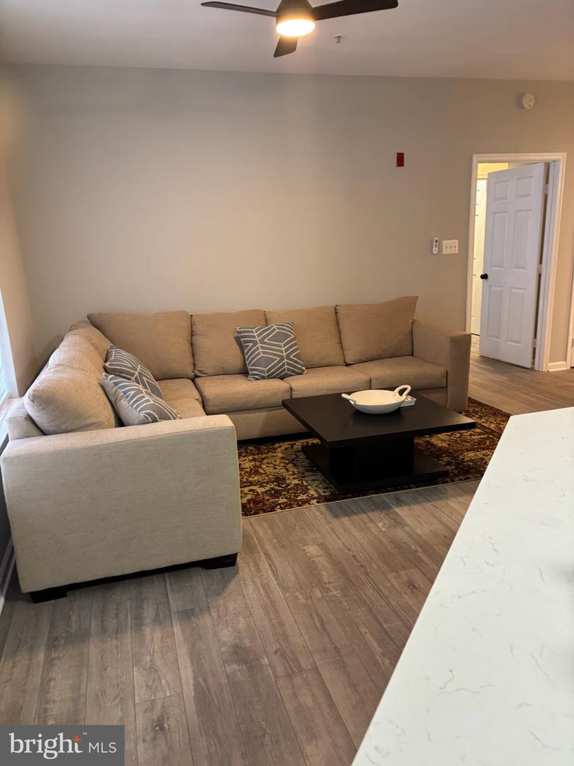 15613 Everglade Ln #g101 Property Photo 10