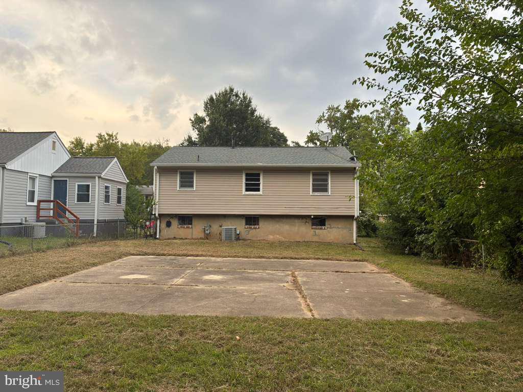 4917 Fox St Property Photo 3