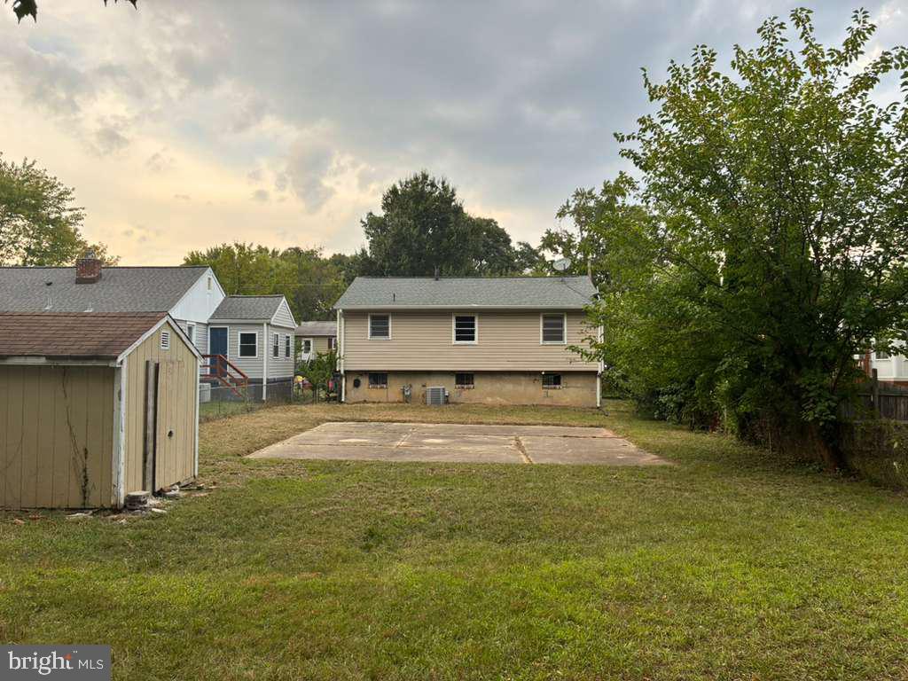 4917 Fox St Property Photo 4