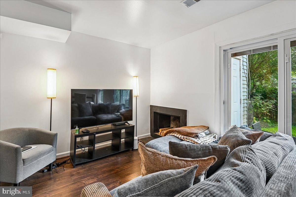 8910 Fairhaven Property Photo 7